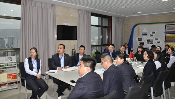 公司党总支召开“看榜样、学榜样” 主题党日活动