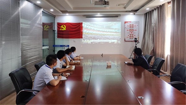 弘扬伟大抗疫精神 铸就民族复兴丰碑——小额贷款公司组织全体员工观看《全国抗击新冠肺炎疫情表彰大会》直播