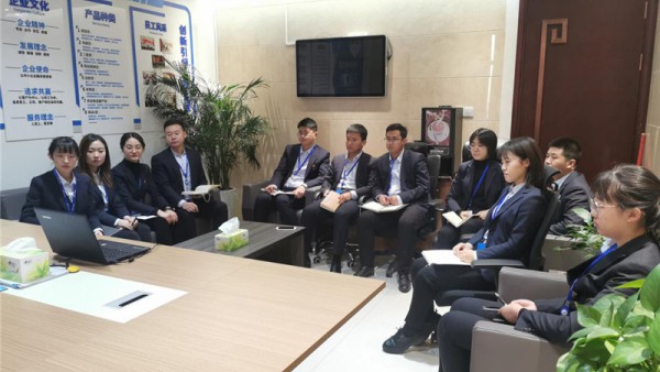 小额贷款公司全体团员观看学习宣传贯彻党的十九届五中全会精神专题辅导报告会