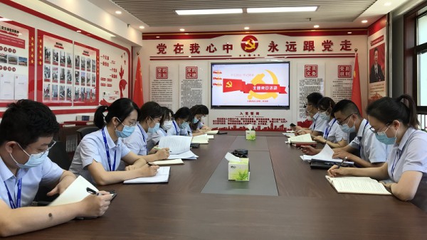 小额贷款公司第二党支部开展“铭记‘8.26’纪念兰州解放72周年”主题党日活动