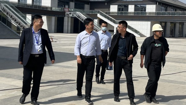 小额贷款公司党总支书记、董事长谢景龙一行前往武威业务部调研