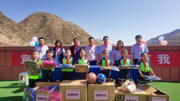 小额贷款公司第二党支部组织开展“爱心点燃希望 六一传递温暖”主题党日活动