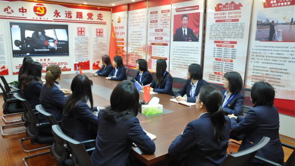 小额贷款公司工会开展女职工普法宣传及“巾帼劳模工匠大宣讲”主题学习会